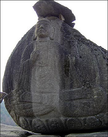 무릉리 마애여래좌상. 강원도엔 마애불이 드물기 때문에 애정이 더 간다 